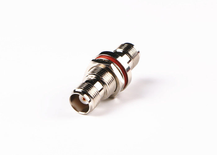 Conector de ángulo recto niquelado de TNC, conector coaxil VSMR ≤1.3 de TNC