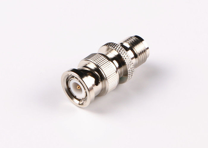 Conector de ángulo recto niquelado de TNC, conector coaxil VSMR ≤1.3 de TNC